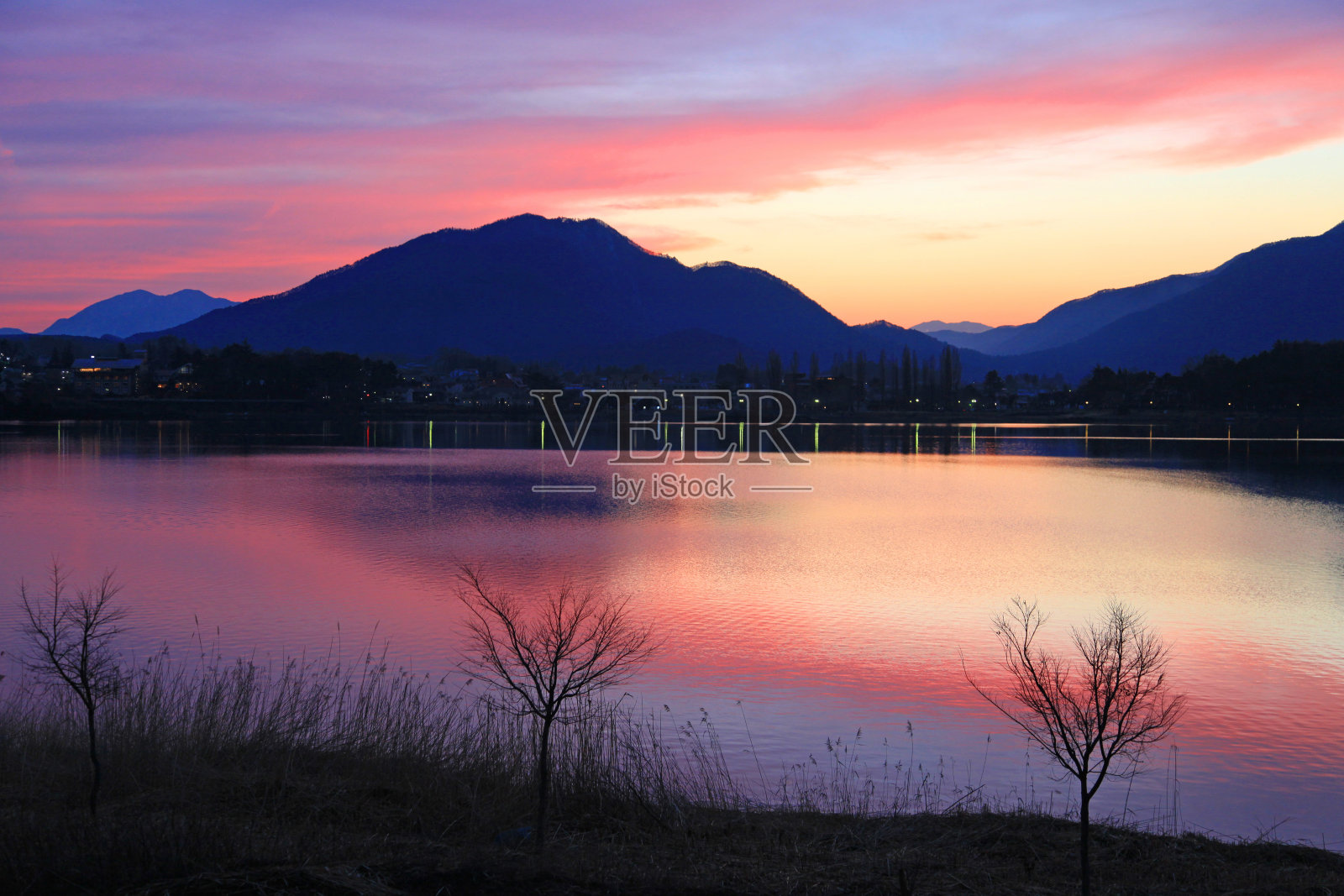 日本川口湖的日落照片摄影图片