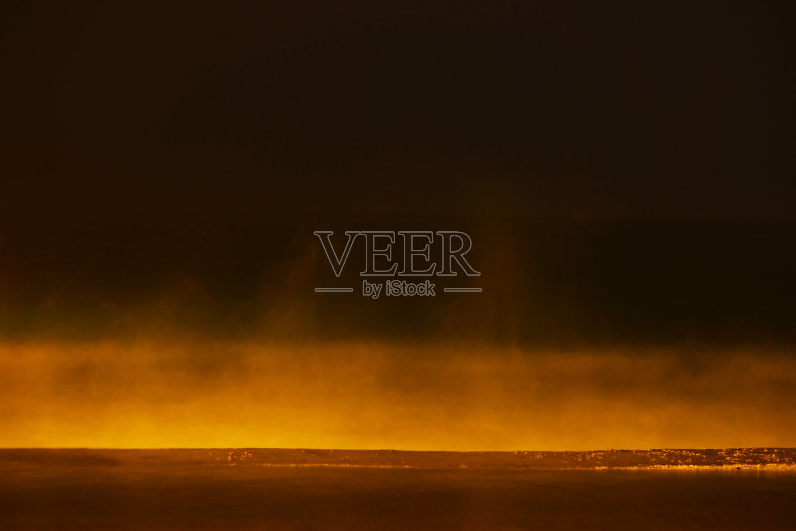 夜海水近了照片摄影图片