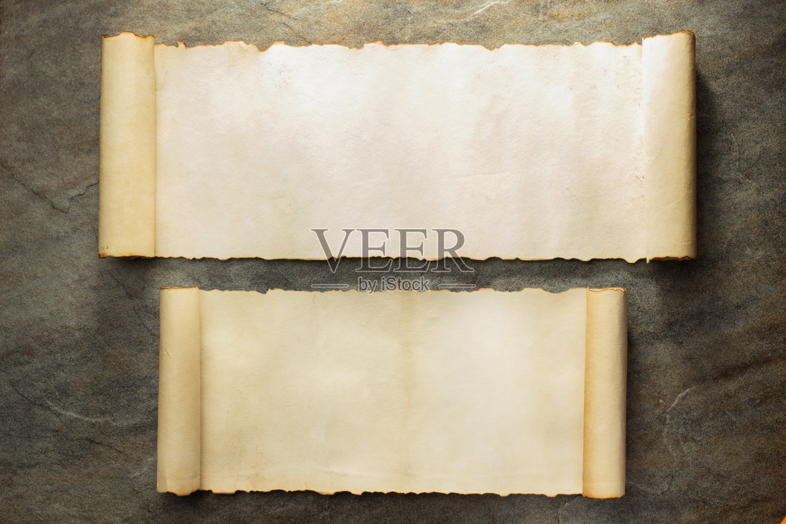 石墙上的羊皮纸卷轴照片摄影图片