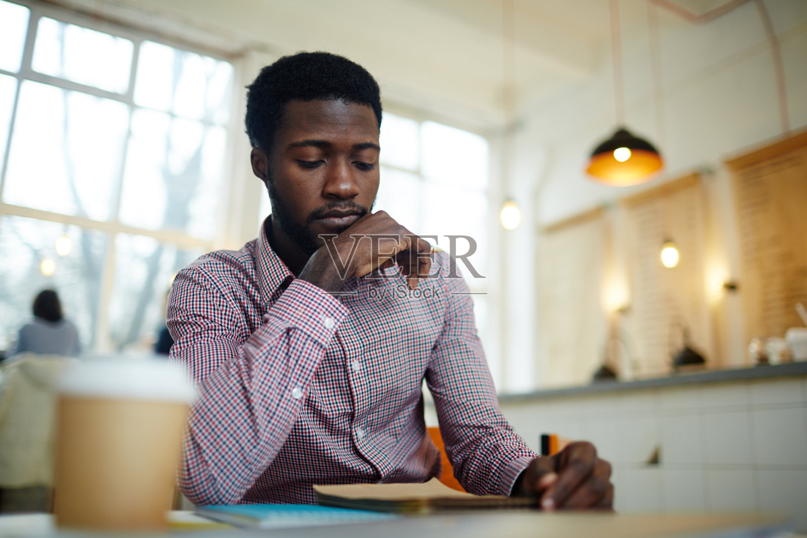 沉思的设计师照片摄影图片