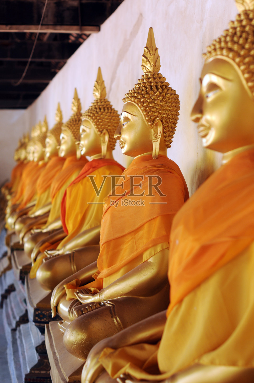 泰国菩泰沙awan寺金色佛像群照片摄影图片