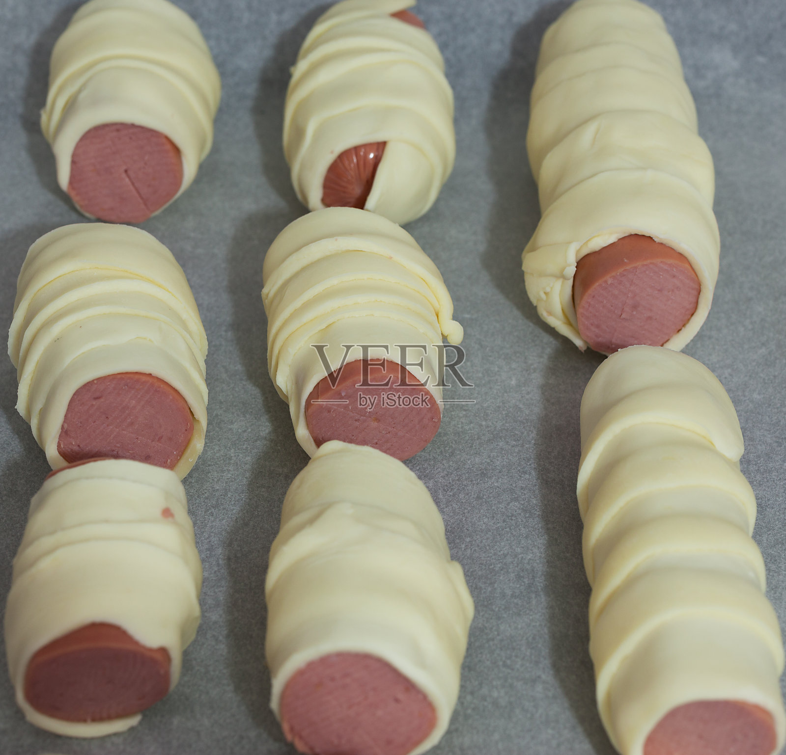 生香肠。照片摄影图片