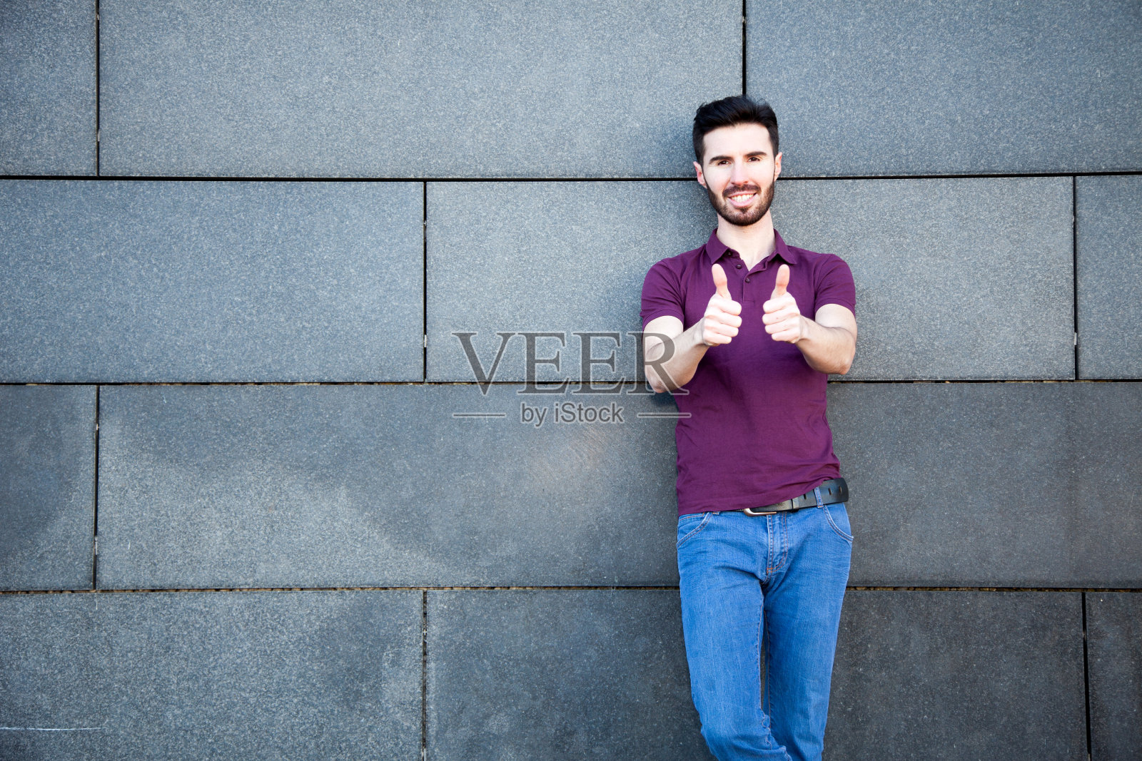 有吸引力的年轻人照片摄影图片