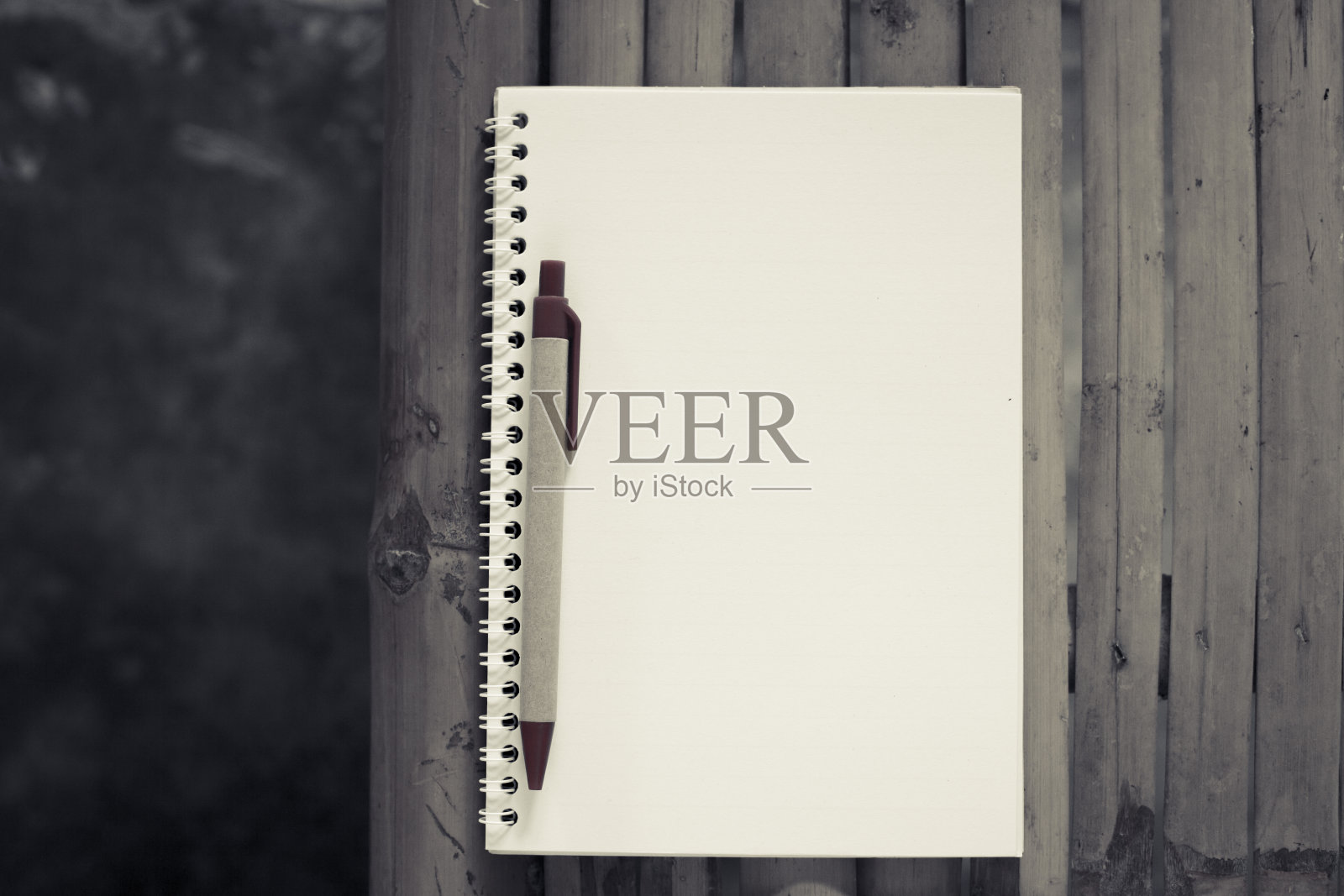 打开笔记本电脑照片摄影图片