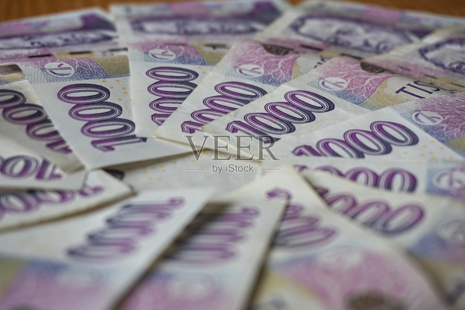 蓝色的纸币形成圆形照片摄影图片