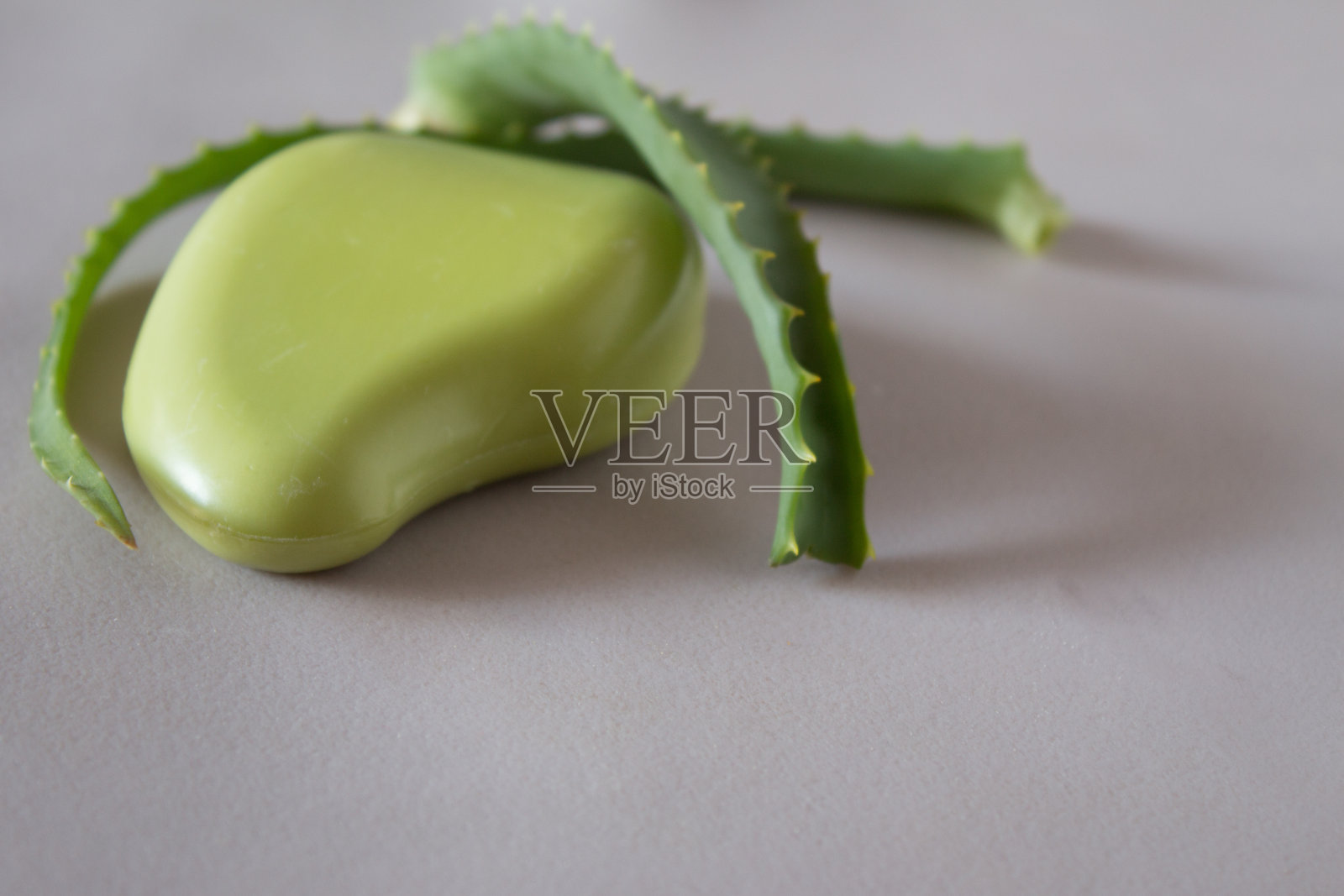 芦荟叶，芦荟皂。照片摄影图片