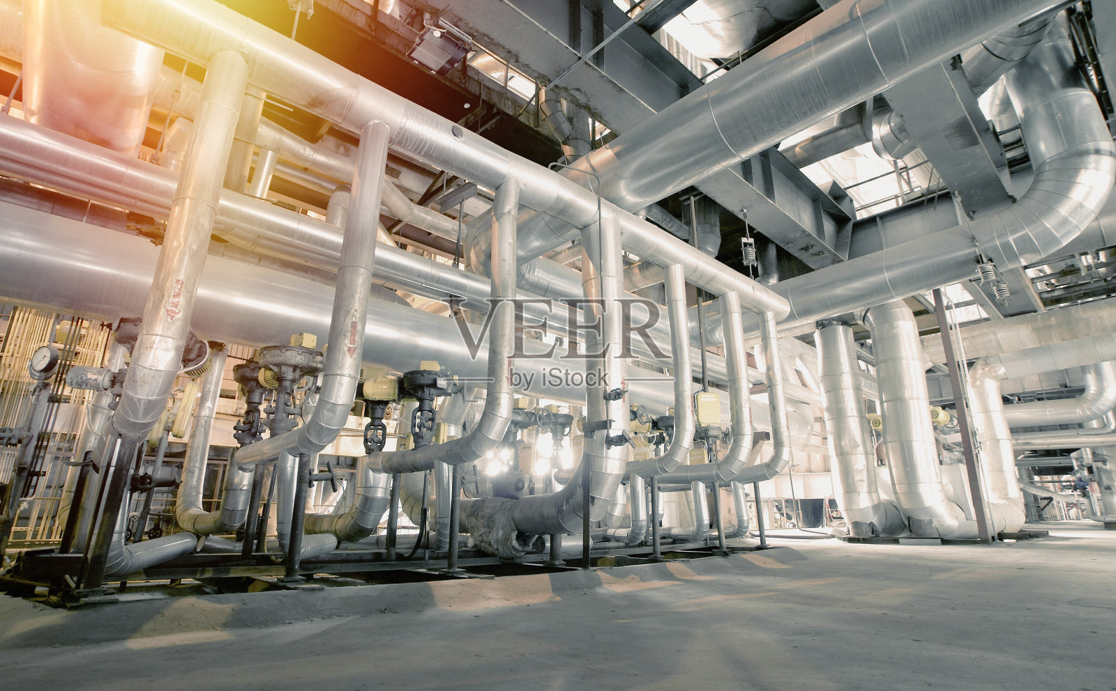 设备、电缆和管道照片摄影图片