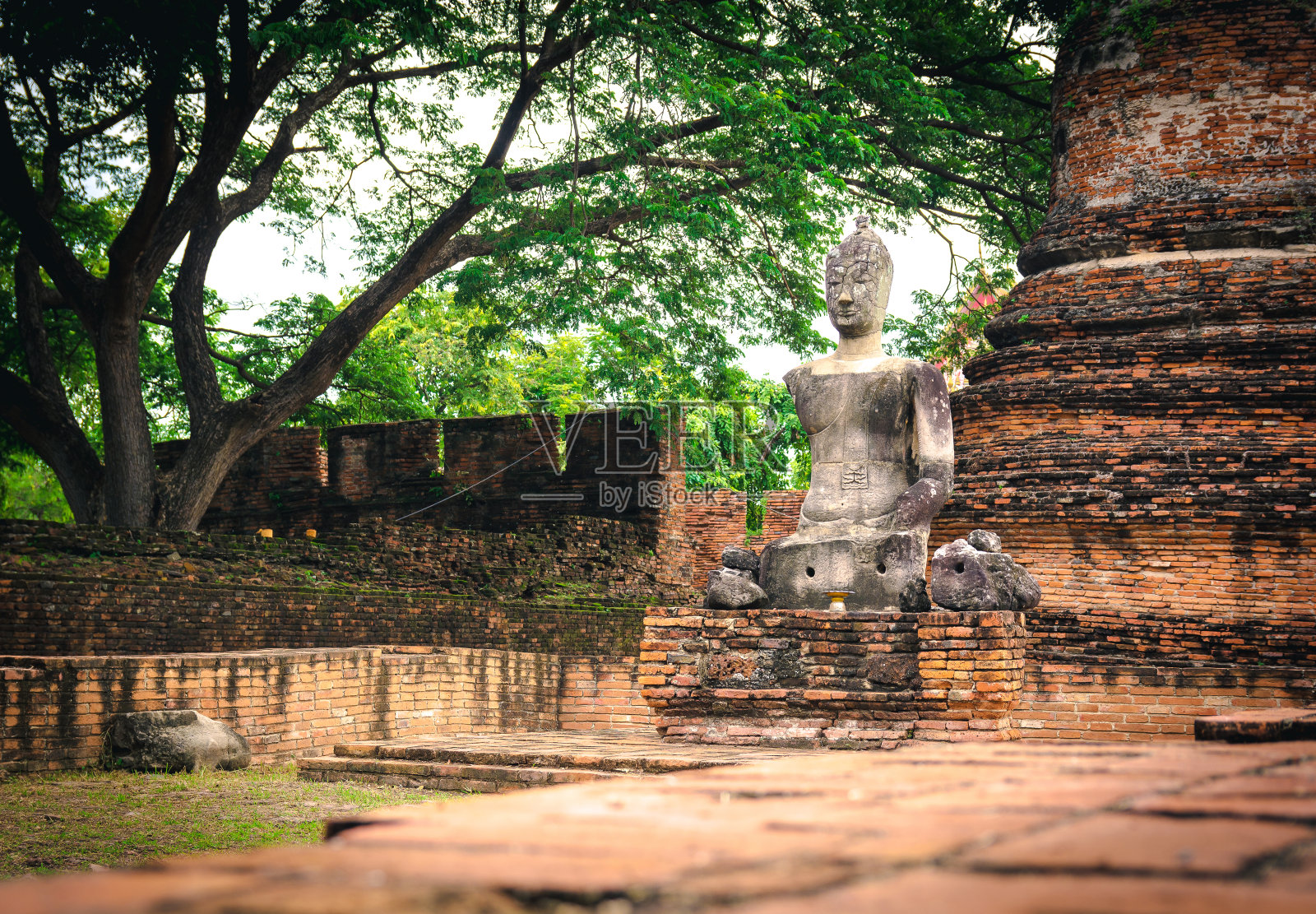 佛寺区破碎佛像照片摄影图片
