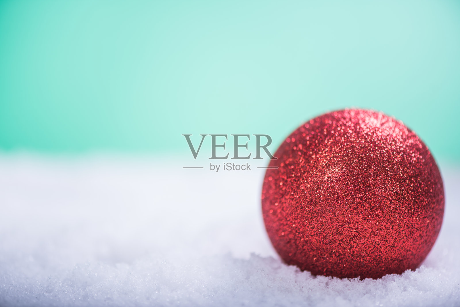 圣诞红色的装饰球照片摄影图片