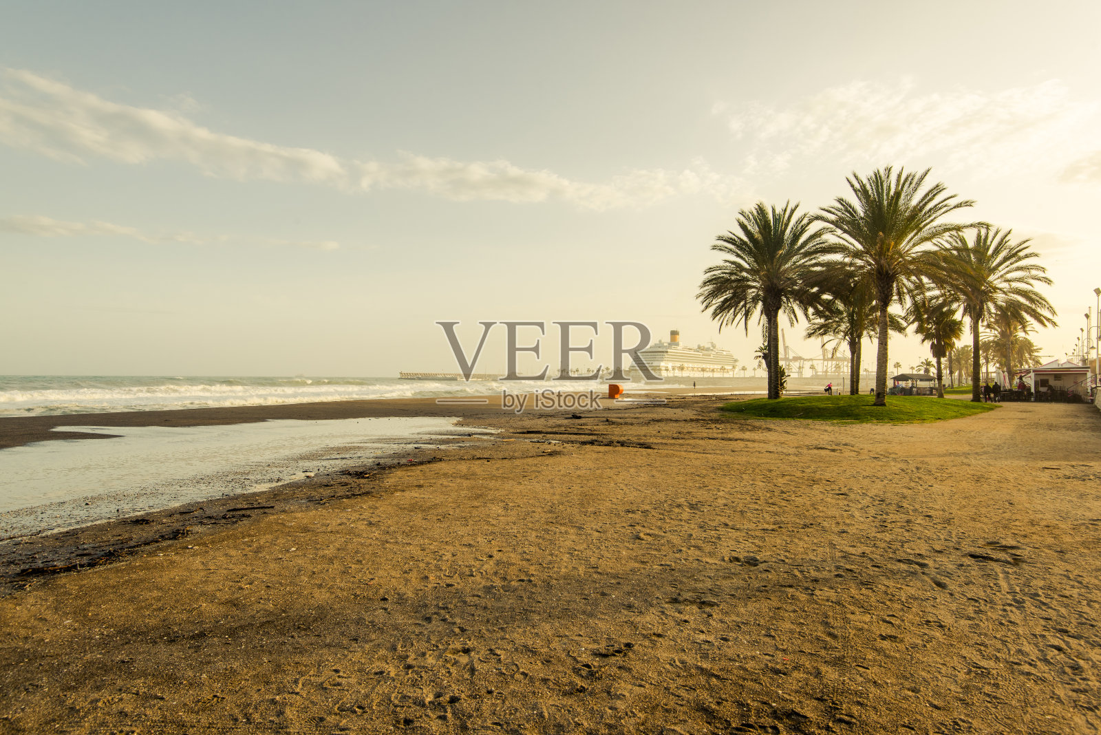 西班牙马拉加著名的马拉凯塔海滩照片摄影图片