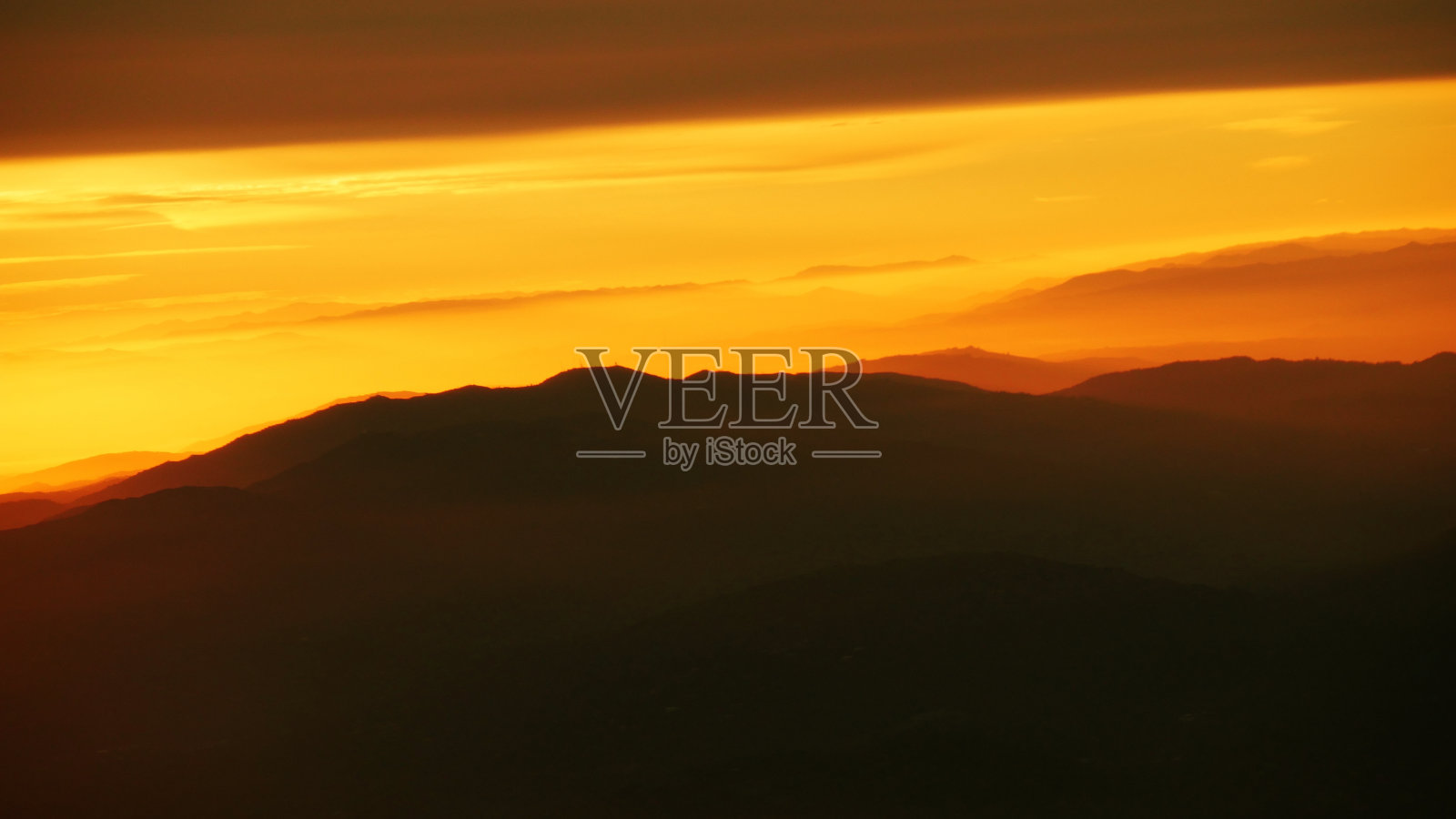 山顶上的日出照片摄影图片