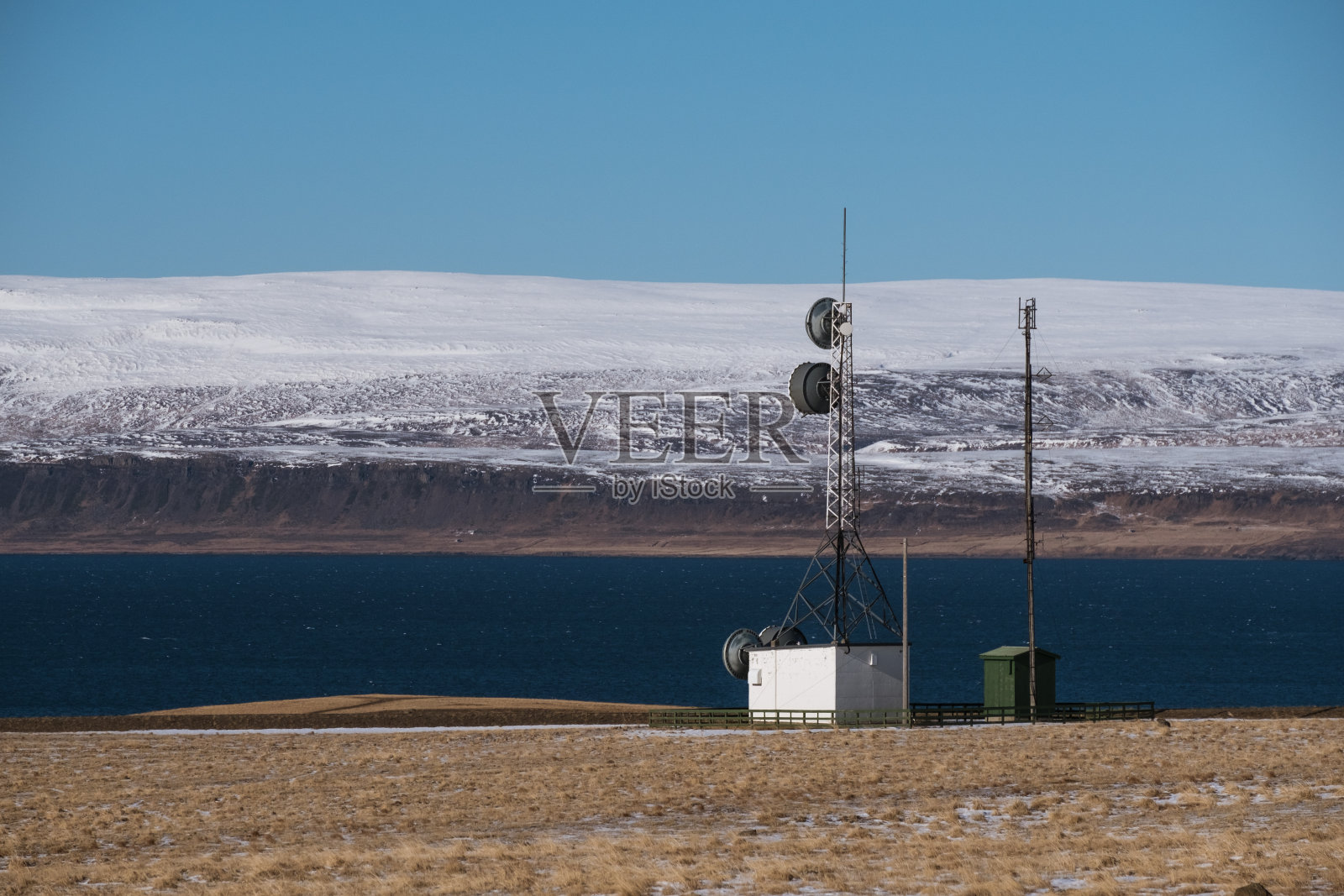 电信基站位于农村、农村地区照片摄影图片