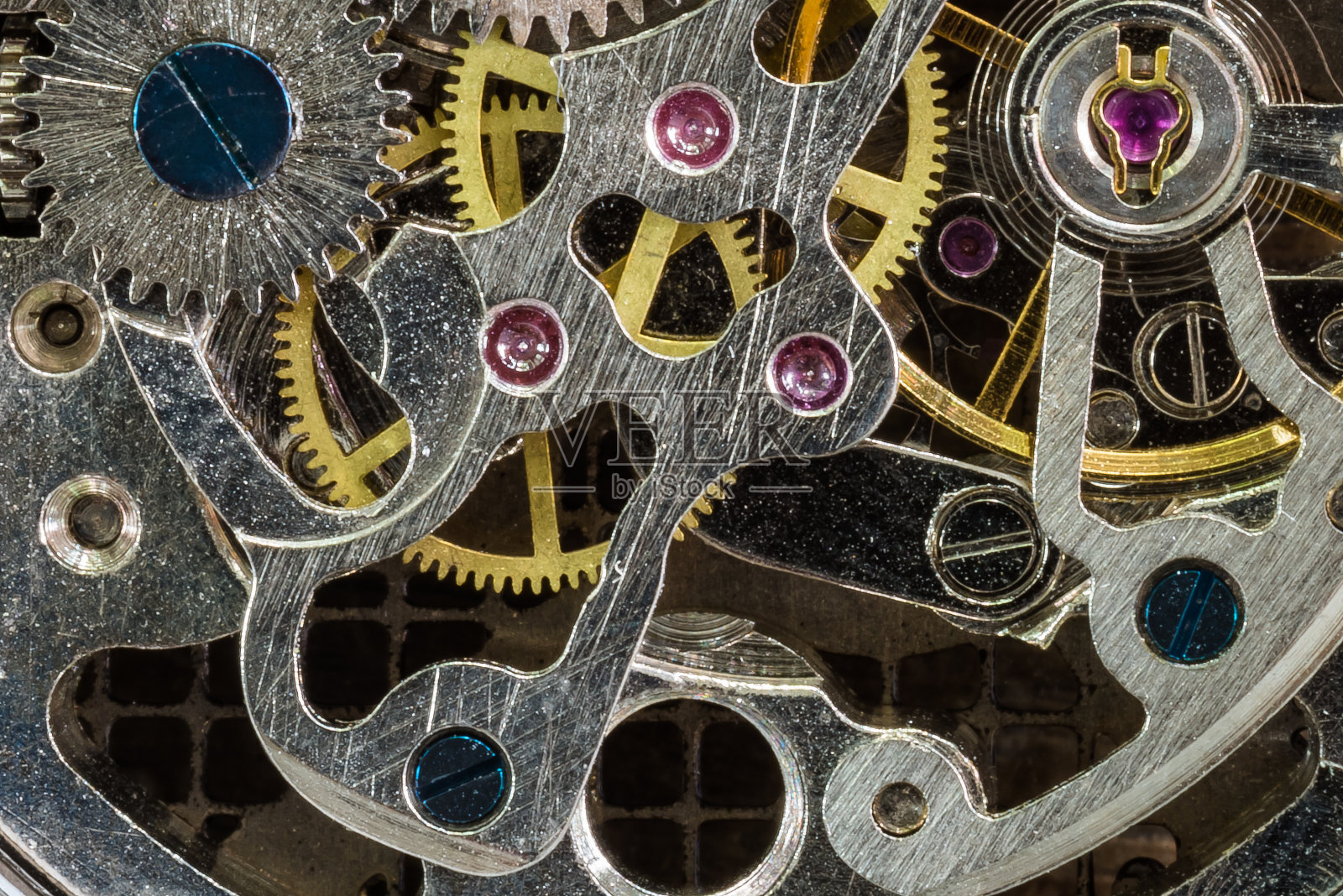 陈旧生锈的金属自动上弦钟装置，微距拍摄照片摄影图片