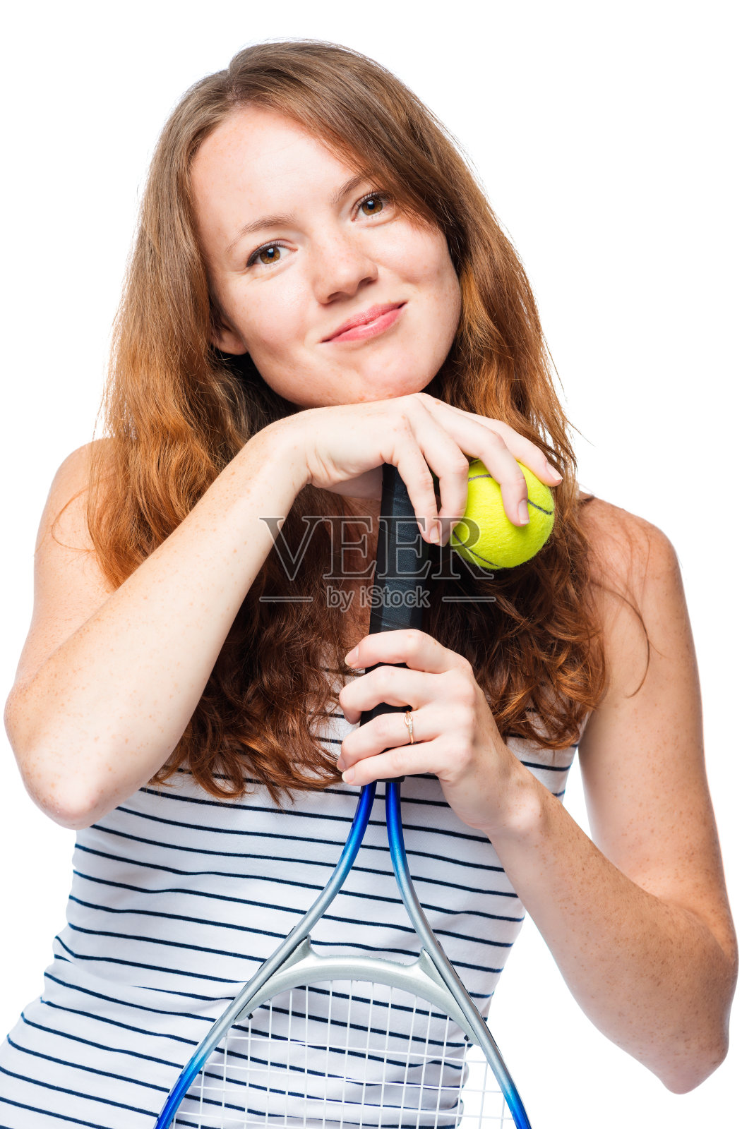 一个美丽的女孩的肖像与网球拍在一个白色的背景照片摄影图片