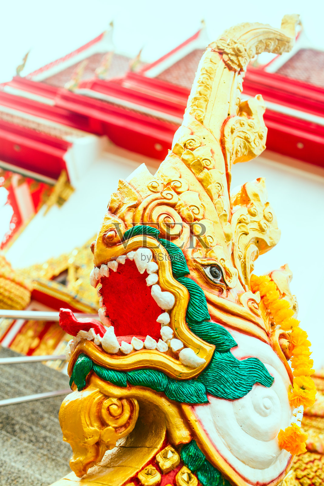 龙由一石多色而成照片摄影图片