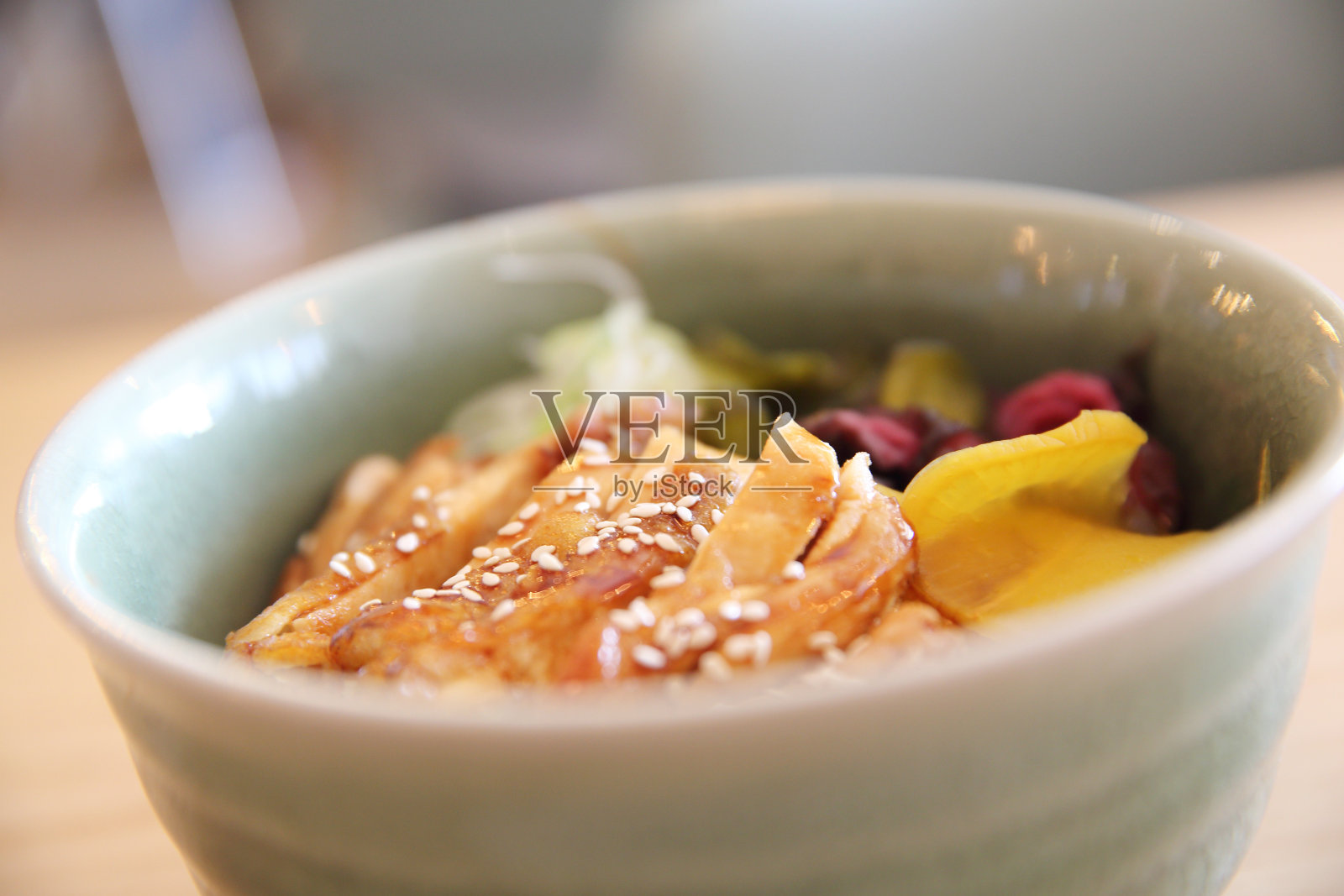 烧鸡配米饭，日式食物照片摄影图片