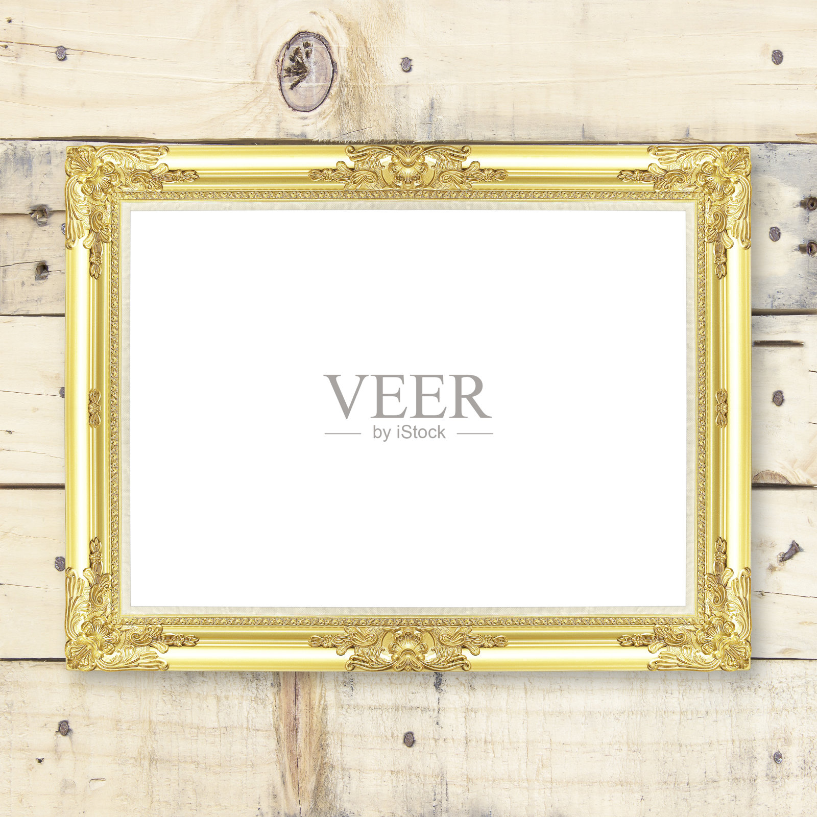 古董金框木墙;。白色木墙上的空画框。照片摄影图片