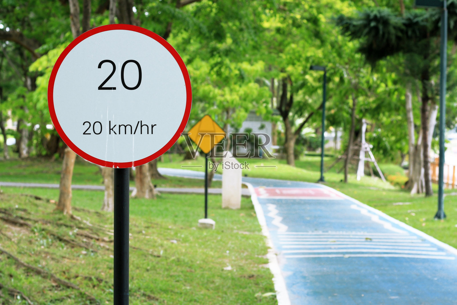 公园道路限速标志20号照片摄影图片