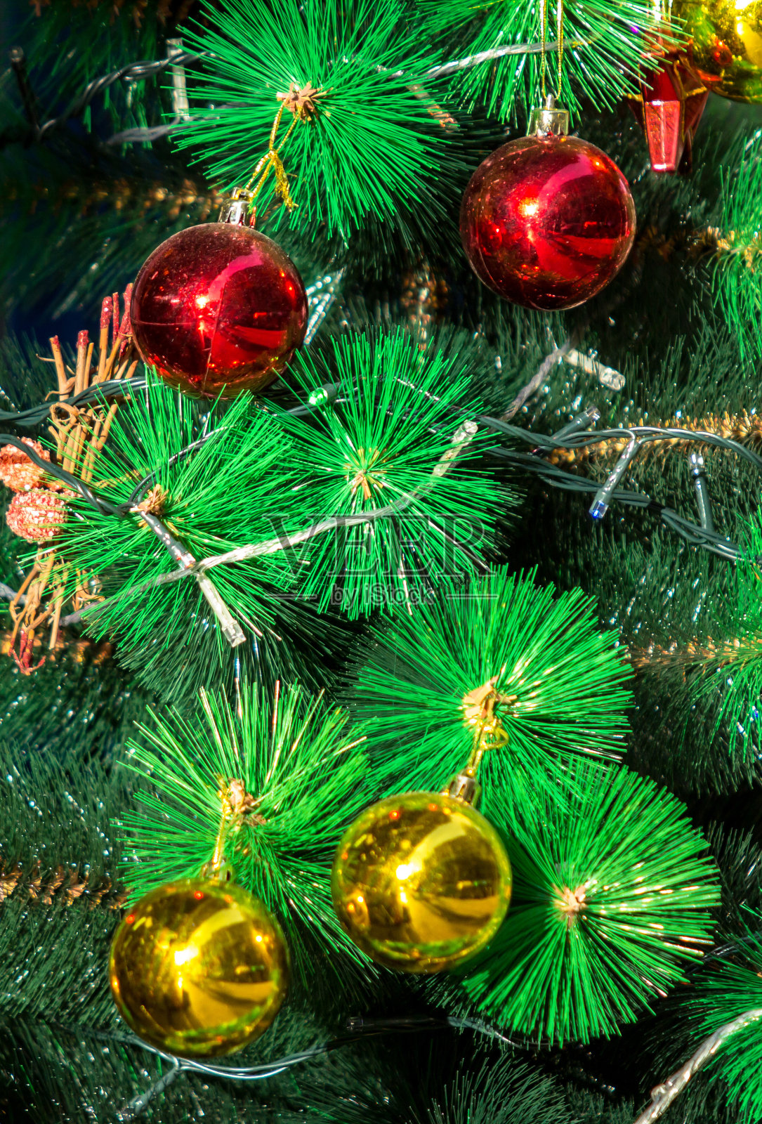 圣诞树上的装饰品照片摄影图片