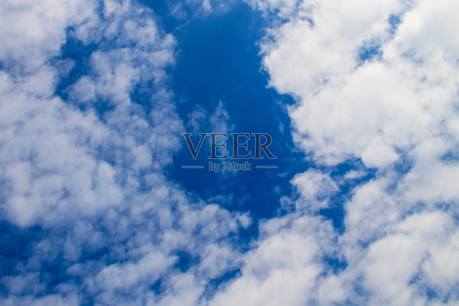 蓝天里的白云照片摄影图片