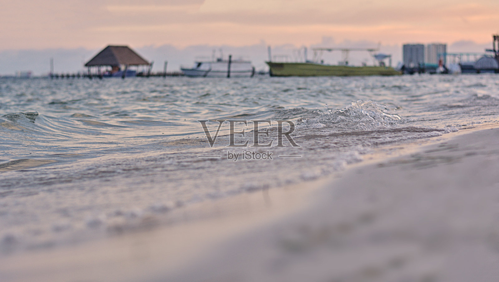 海滩从低点拍摄照片摄影图片