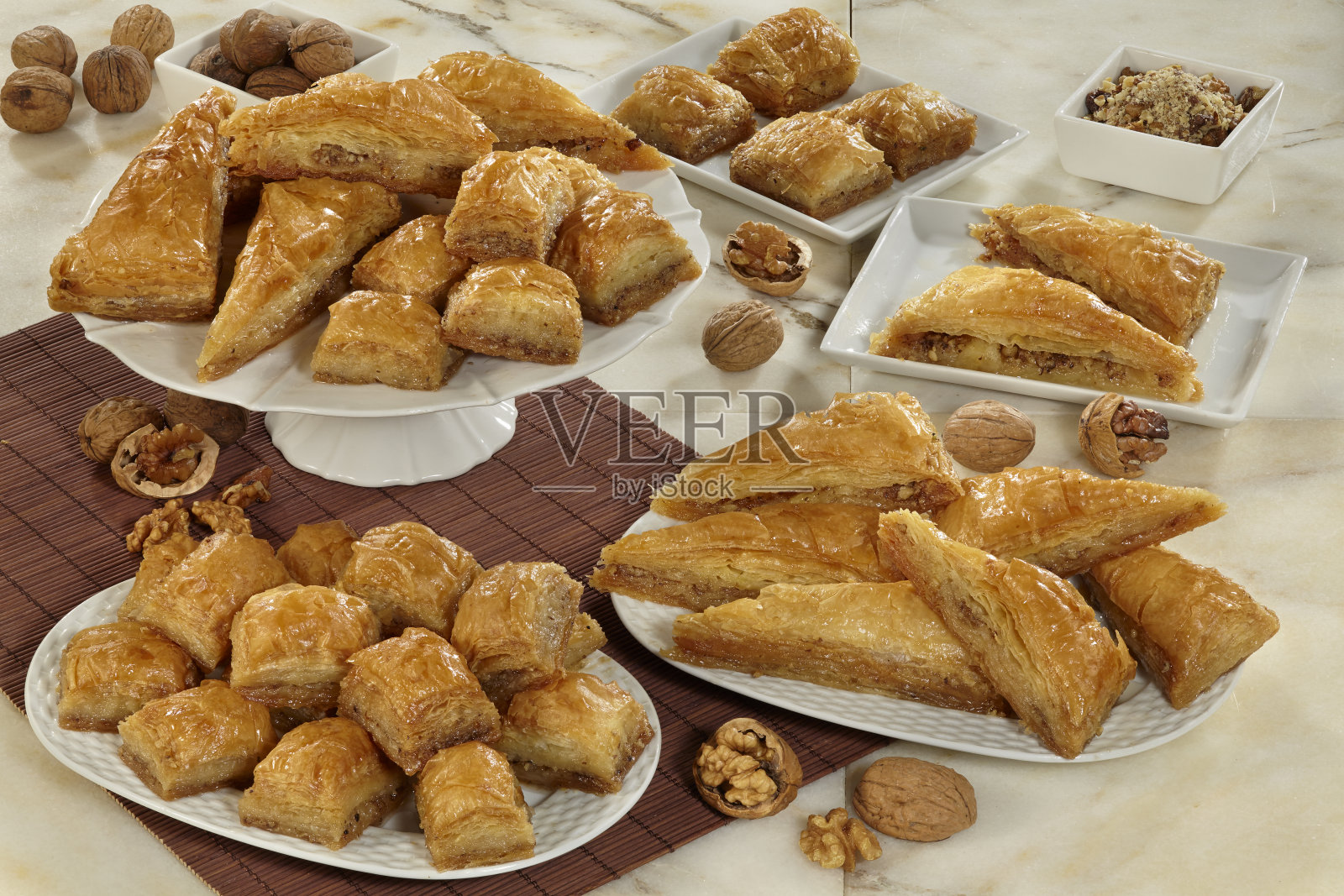 巴克拉瓦，土耳其巴克拉瓦的概念背景，巴克拉瓦胡桃照片摄影图片