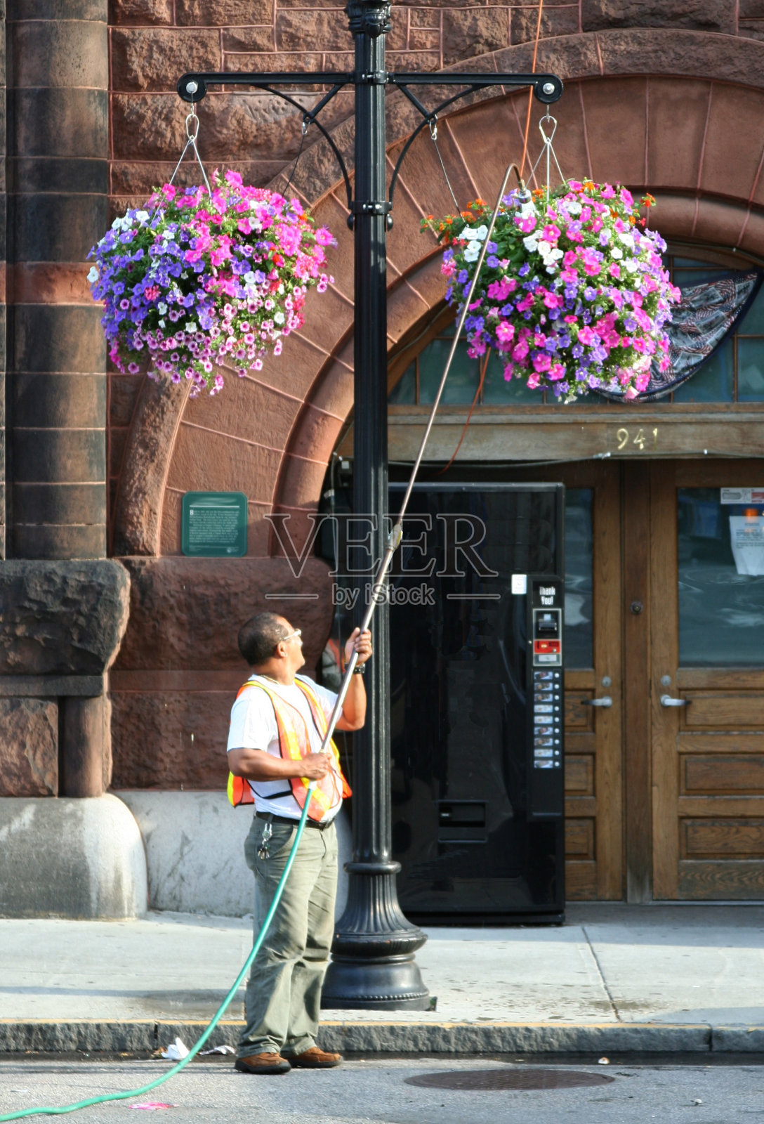 浇花照片摄影图片