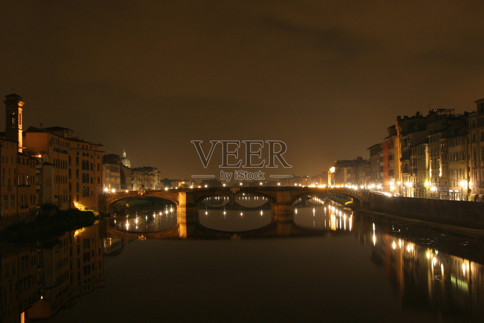 佛罗伦萨在夜间照片摄影图片