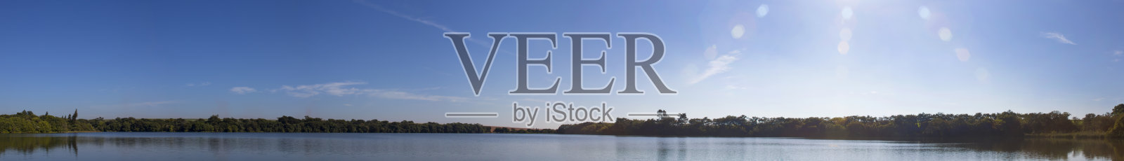 湖上木制栈桥全景照片摄影图片