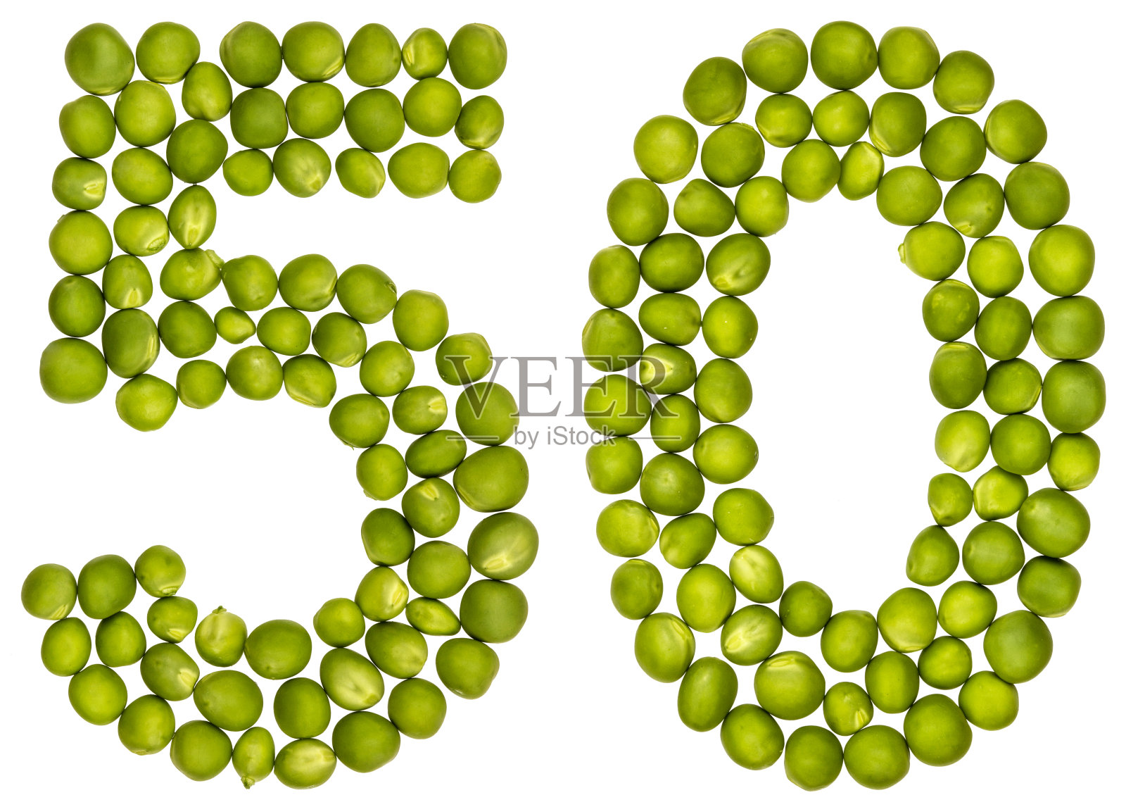 阿拉伯数字50,50，从绿豌豆中分离出来，在白色背景上照片摄影图片