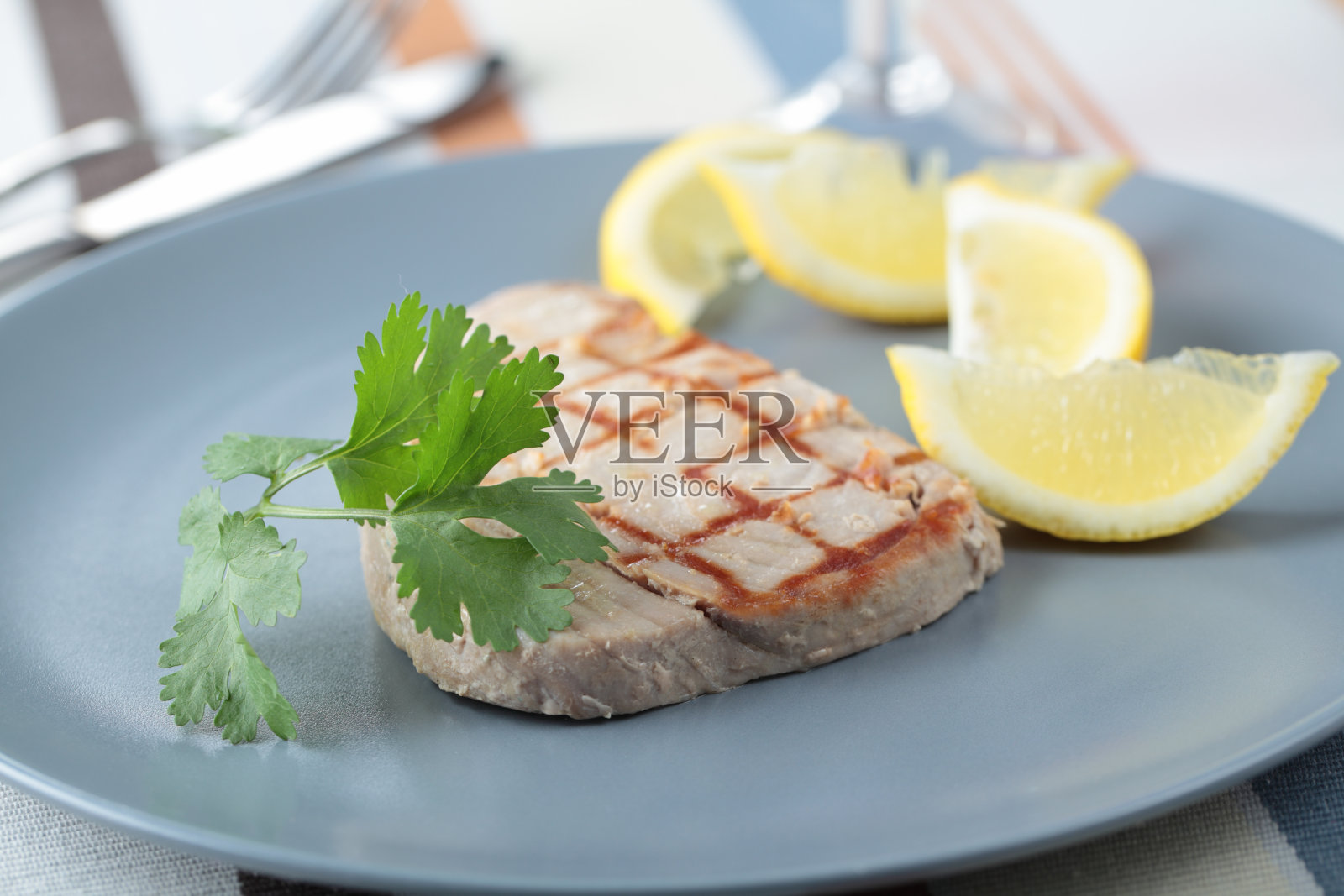 烤金枪鱼牛排照片摄影图片