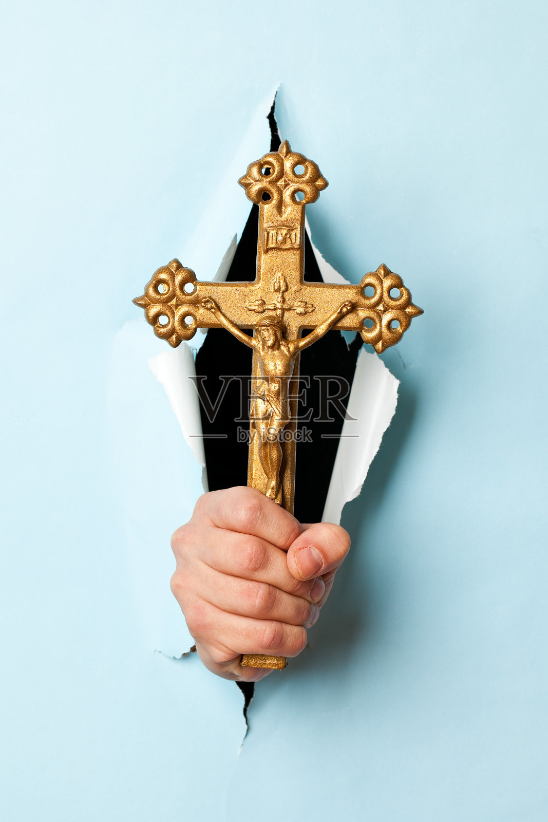 耶稣被钉在十字架上照片摄影图片