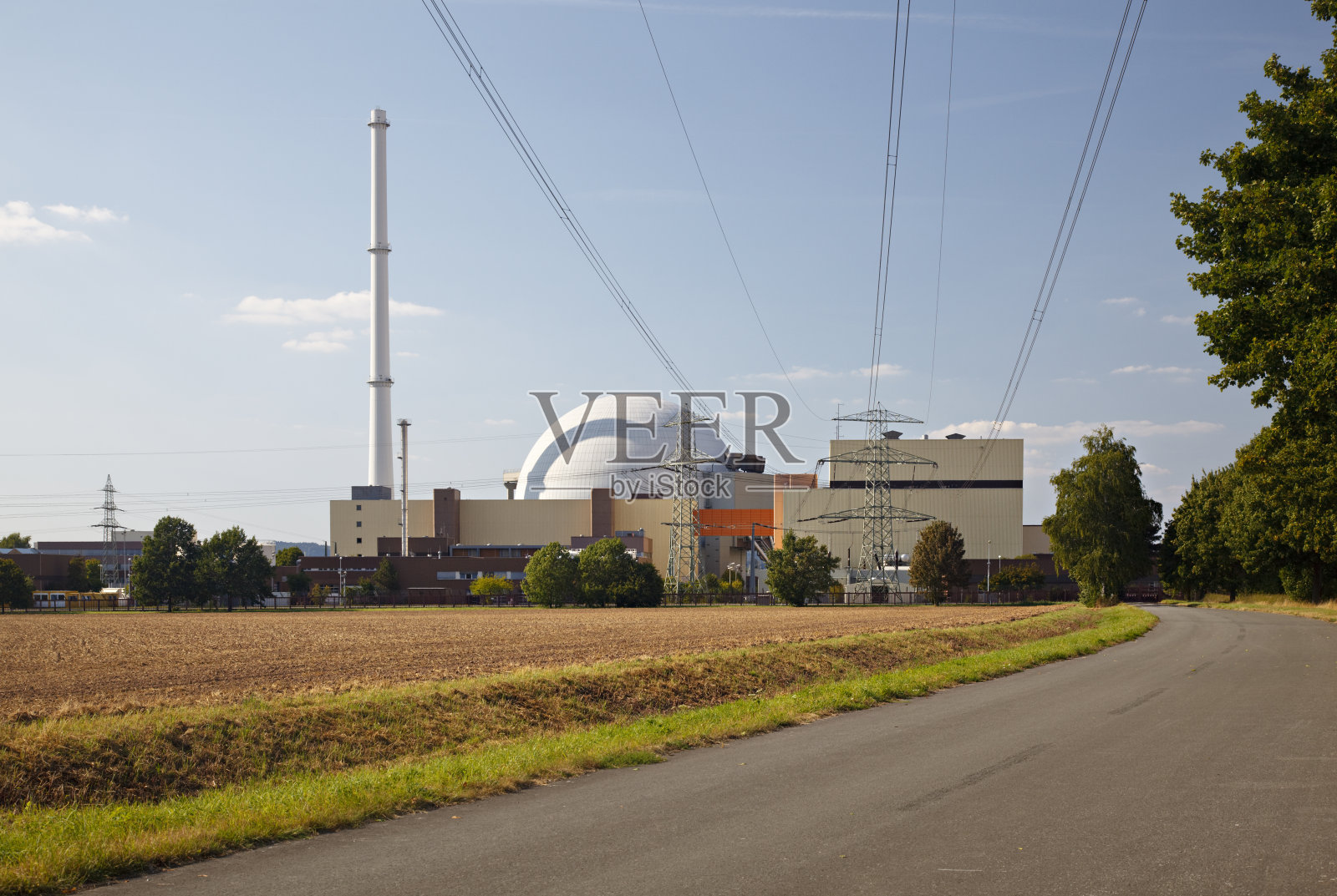 通往核电站的道路照片摄影图片