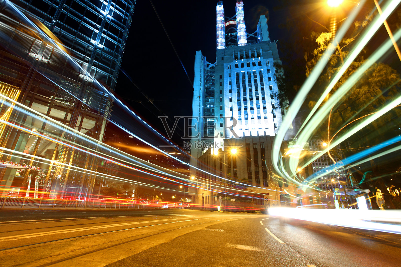 城市中的交通信号灯照片摄影图片