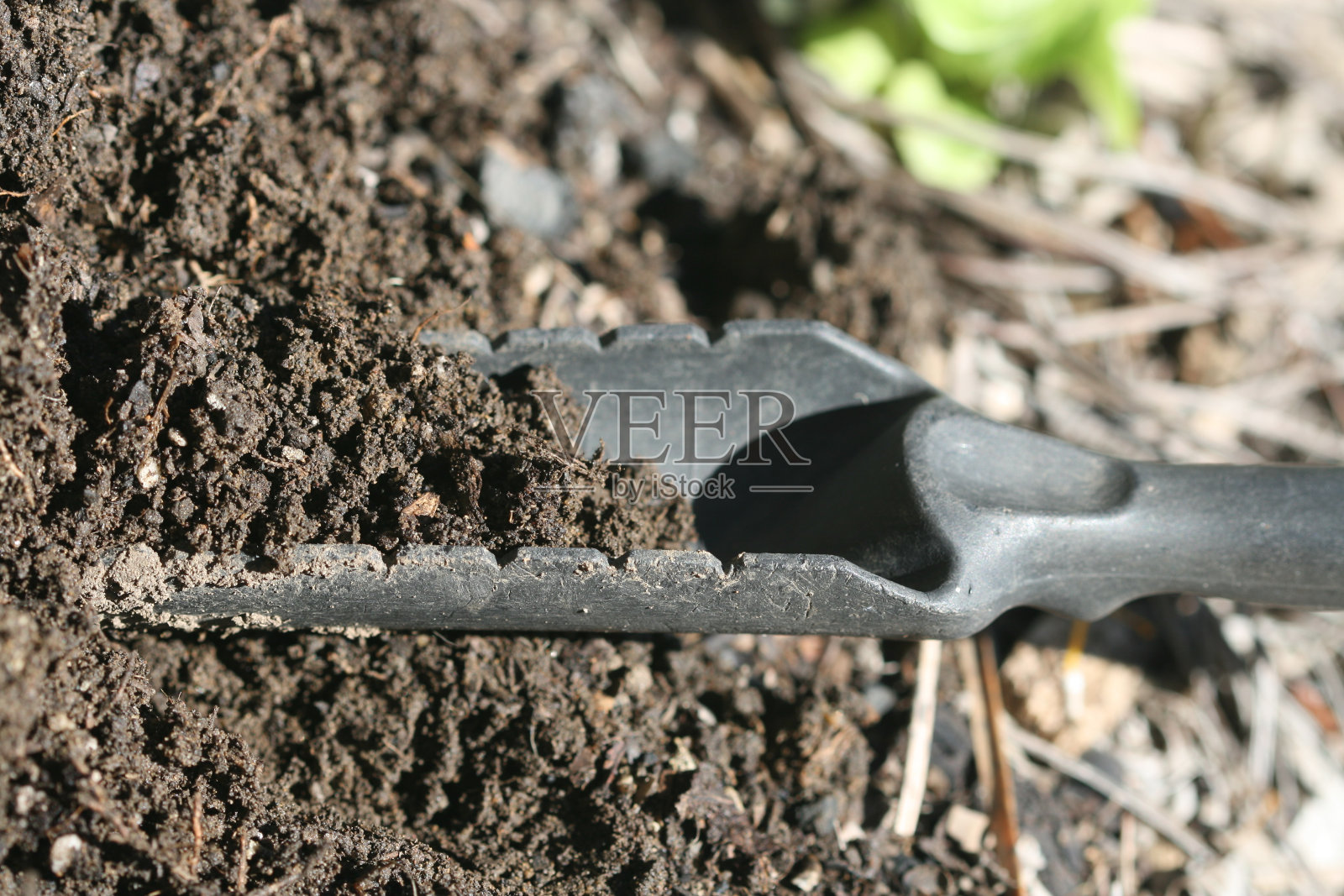 用泥铲挖土照片摄影图片