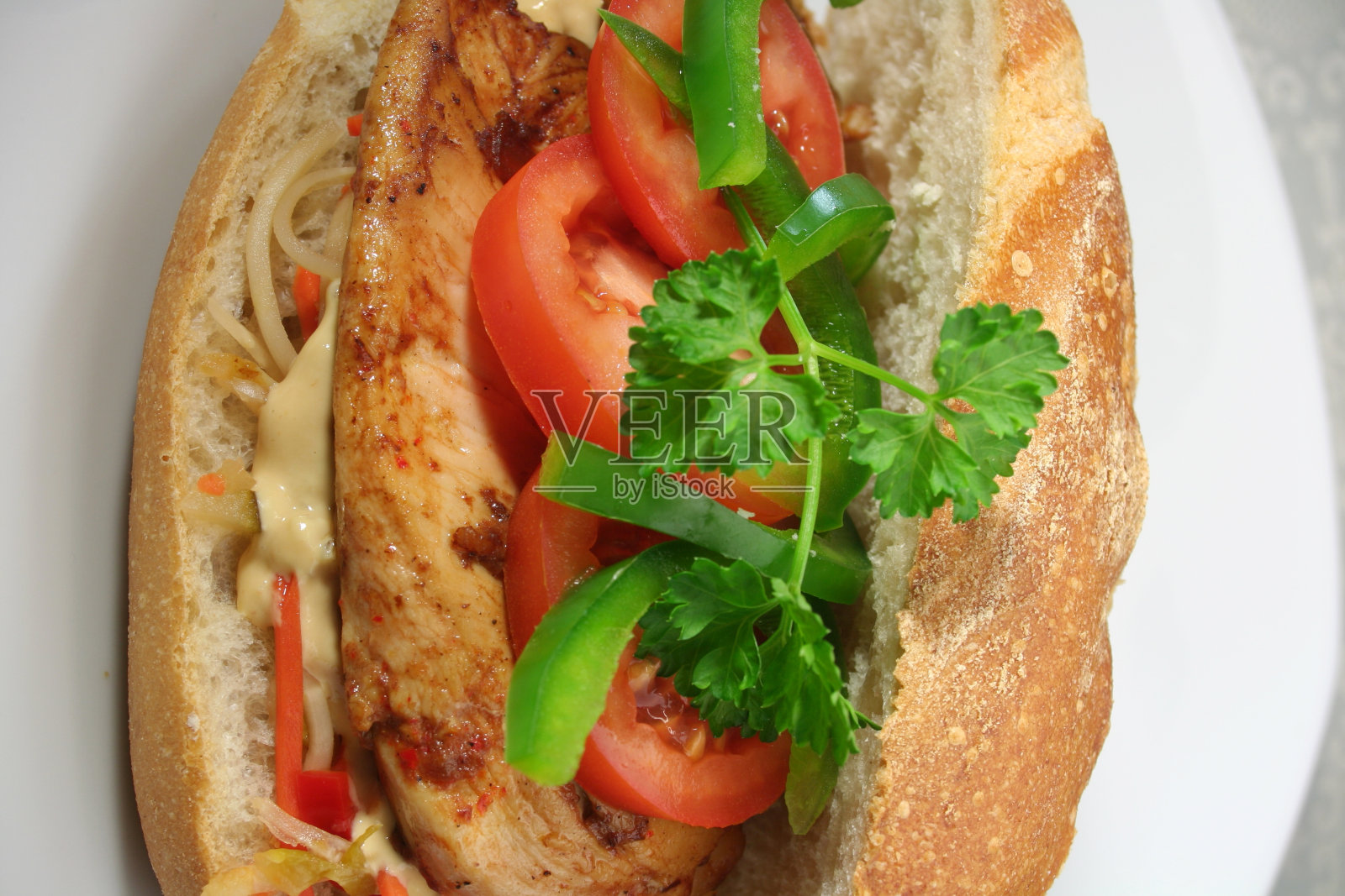 鸡胸肉三明治照片摄影图片