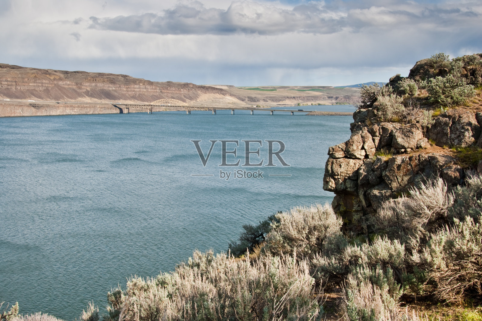 哥伦比亚河和Vantage桥照片摄影图片