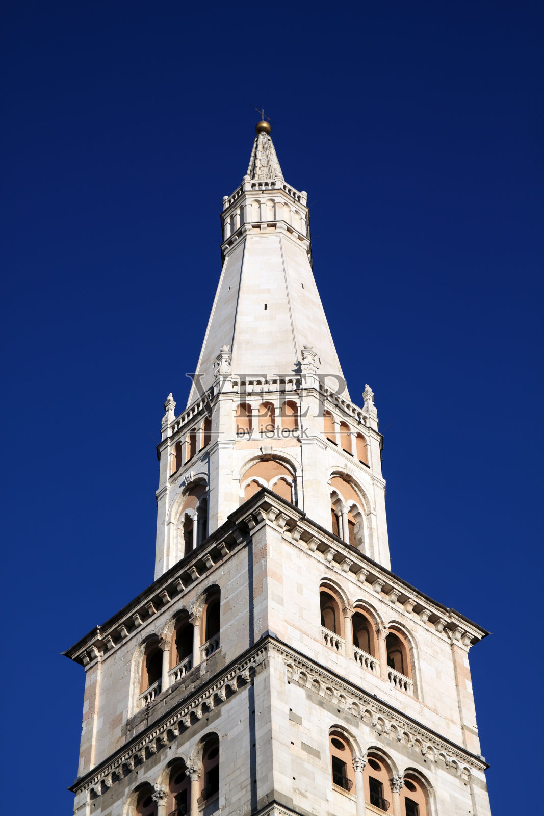 摩德纳大教堂:Ghirlandina钟楼照片摄影图片