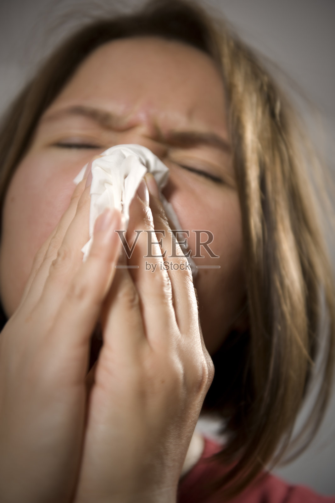 打喷嚏照片摄影图片