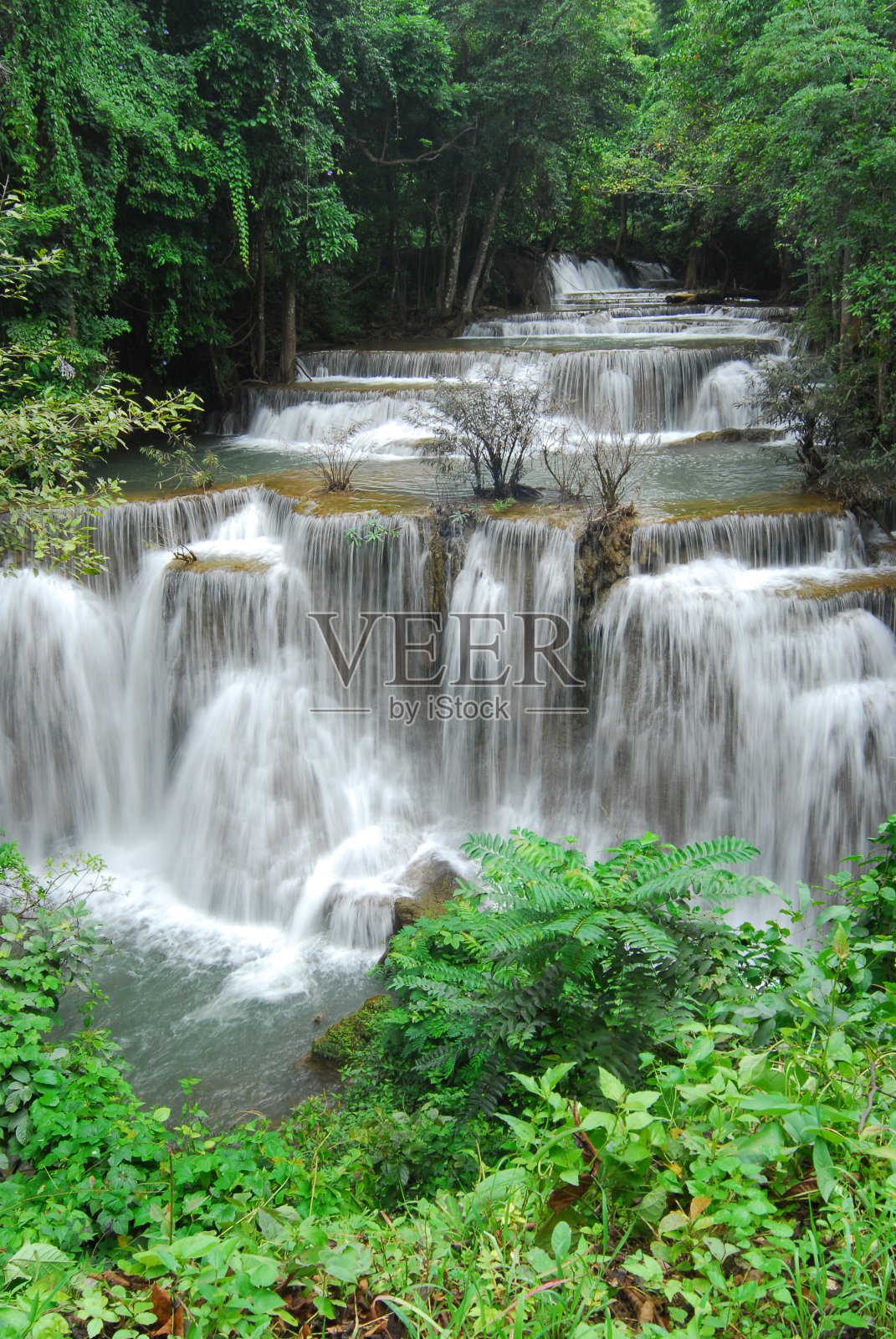 Huay Mae Kamin瀑布照片摄影图片