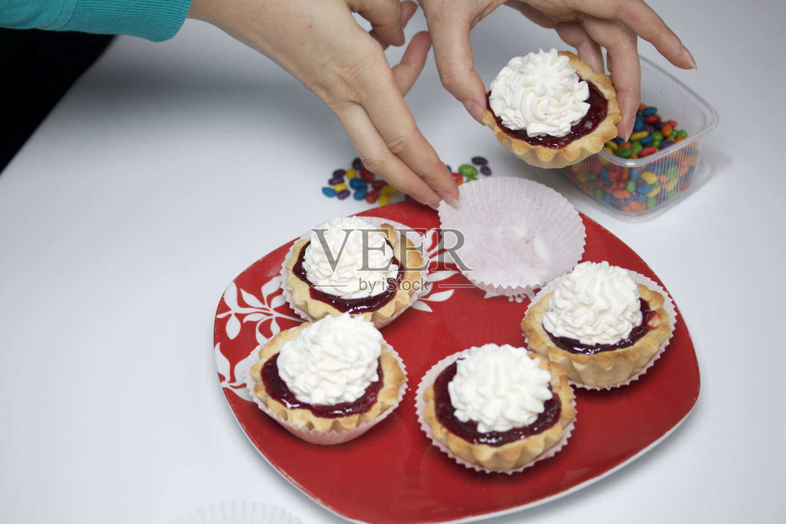 在家做蛋糕照片摄影图片