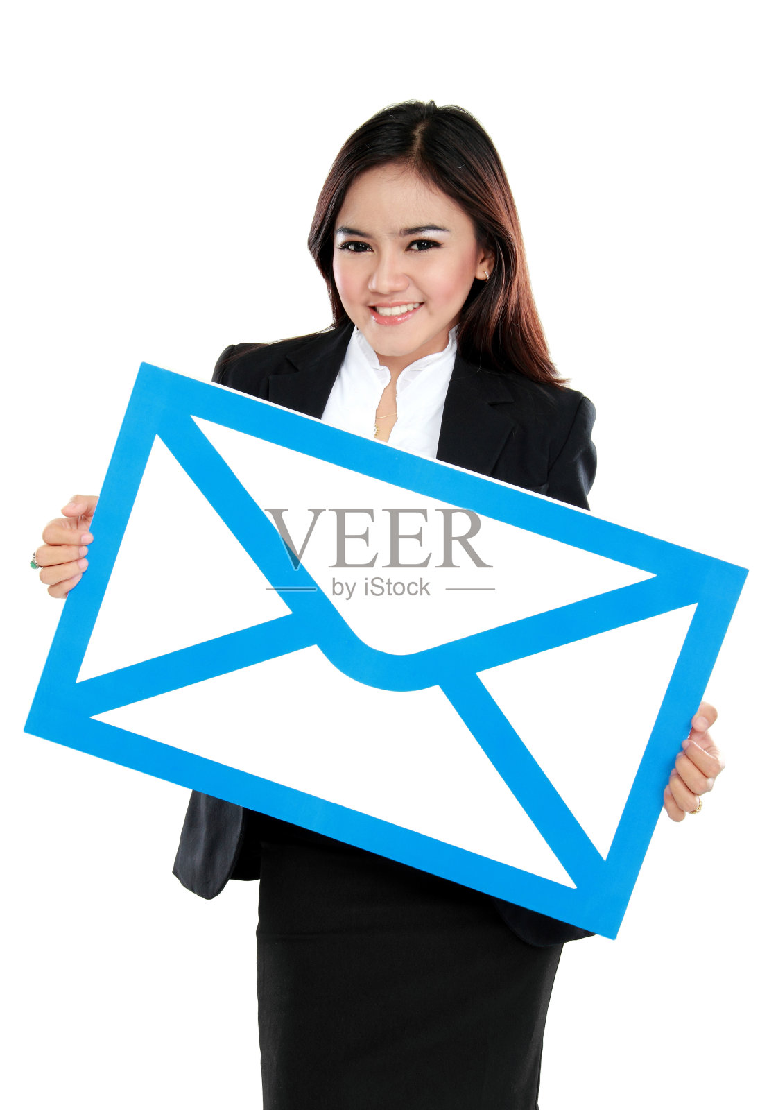 微笑的女商人拿着签名信封照片摄影图片