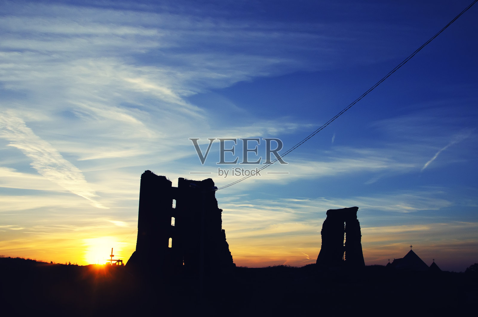 一个古老城堡的废墟中的黎明照片摄影图片