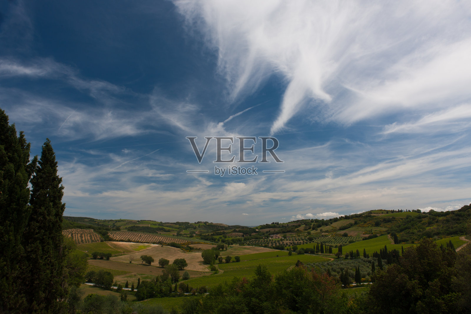 意大利托斯卡纳的乡村，丘陵起伏照片摄影图片