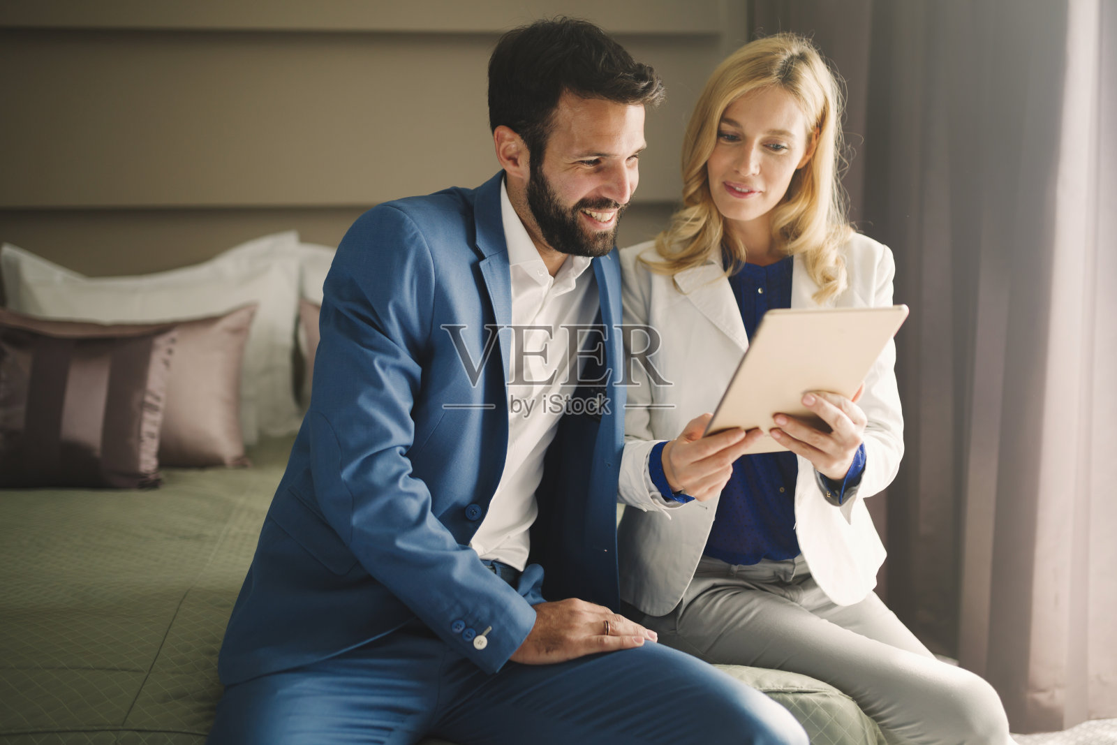 出差的商务人士住酒店照片摄影图片