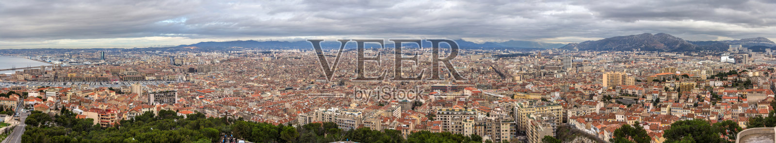 从巴黎圣母院俯瞰马赛照片摄影图片