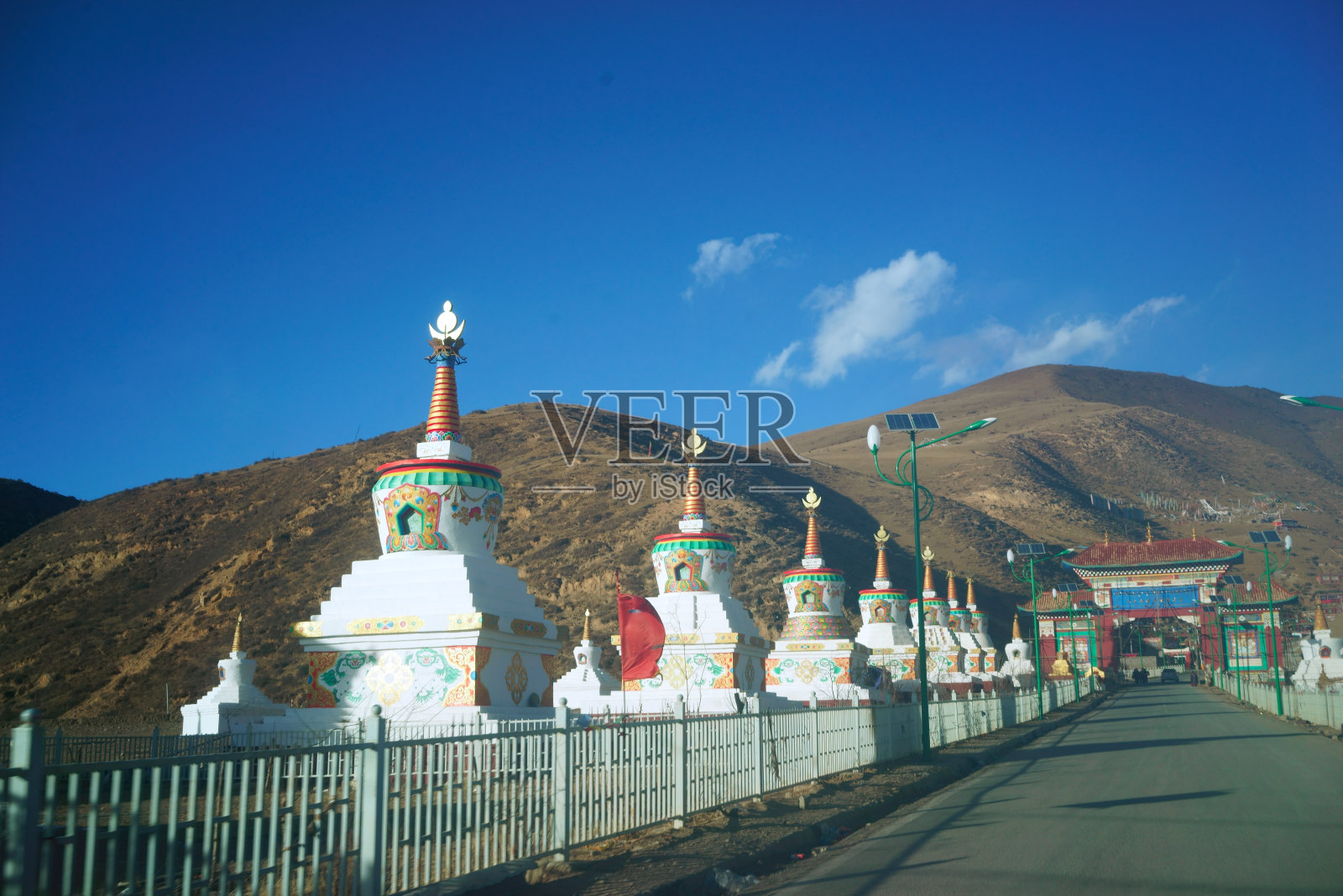 佛学院修行人照片摄影图片