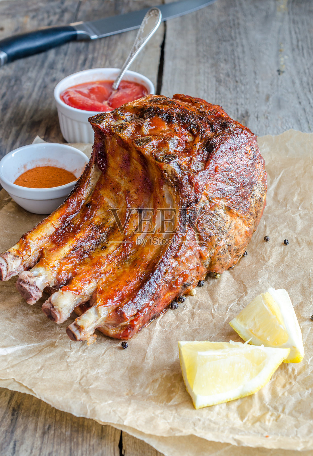 烤猪肋排照片摄影图片