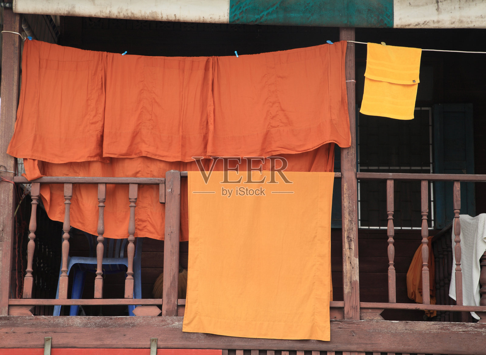 和尚屋里挂着绳子照片摄影图片