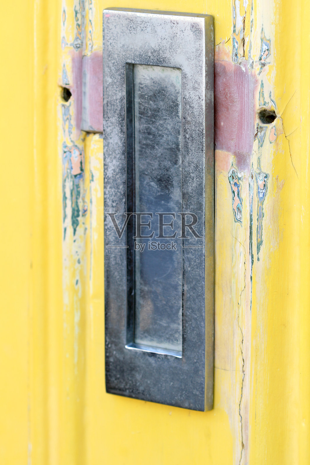 黄色门，有邮筒照片摄影图片